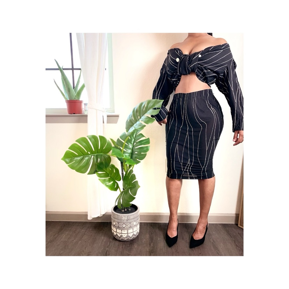 2 piece Suit White Spotted Line